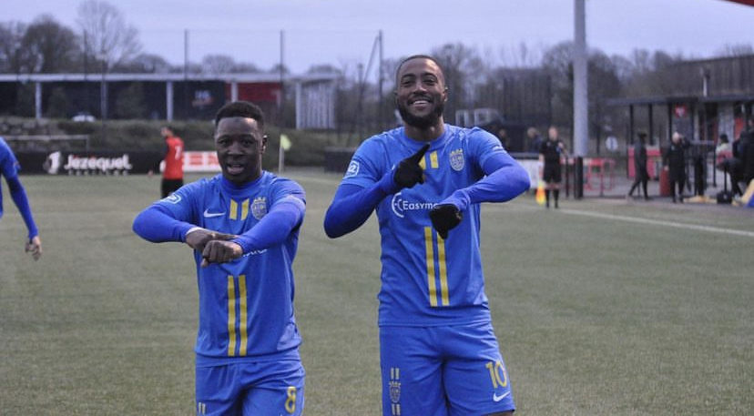 Le joueur à suivre lors de Poissy Racing : l'attaquant de Poissy Cheikh Touré à droite de l'image